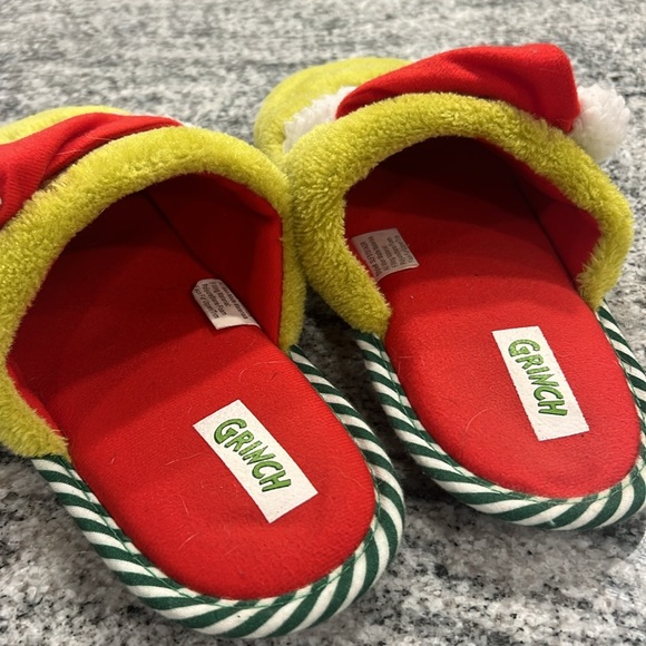 Grinch Slippers - Picture 2 of 3